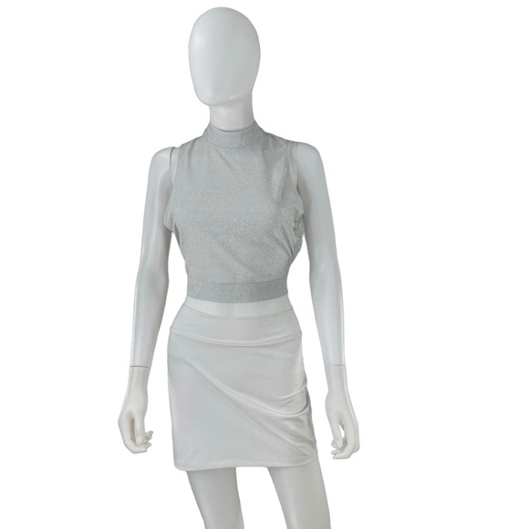 NEW superdown REVOLVE Sophie Metallic Silver Open Back Crop Top Size XL - Picture 4 of 9